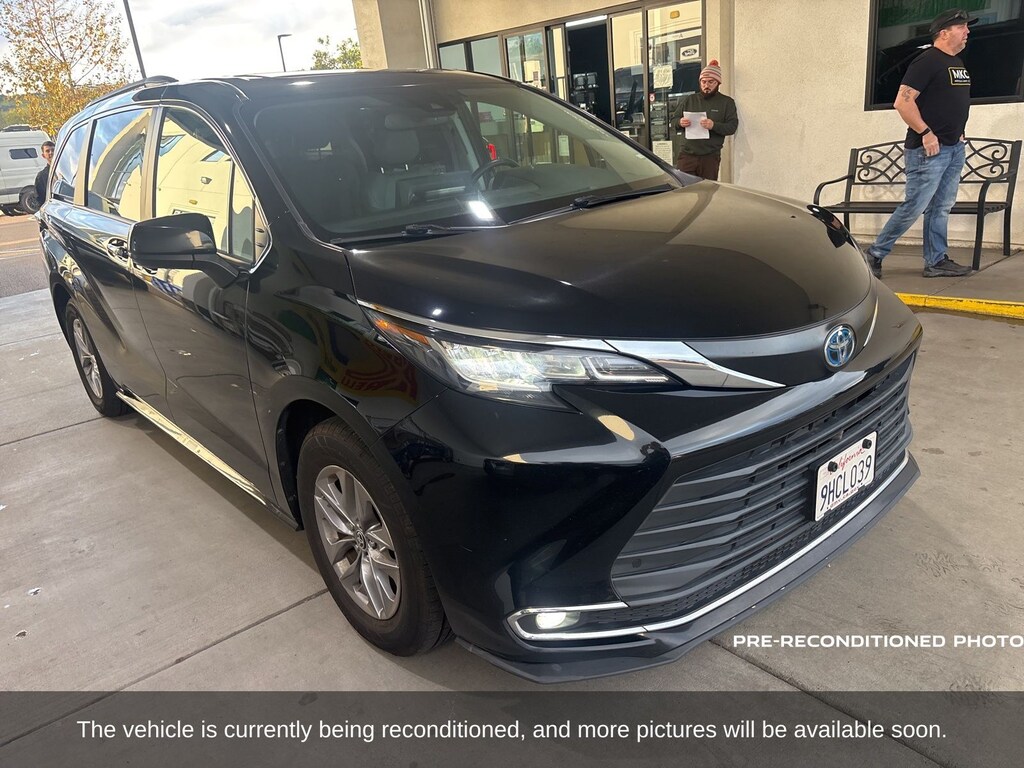 Used 2023 Toyota Sienna XLE Minivan/Van