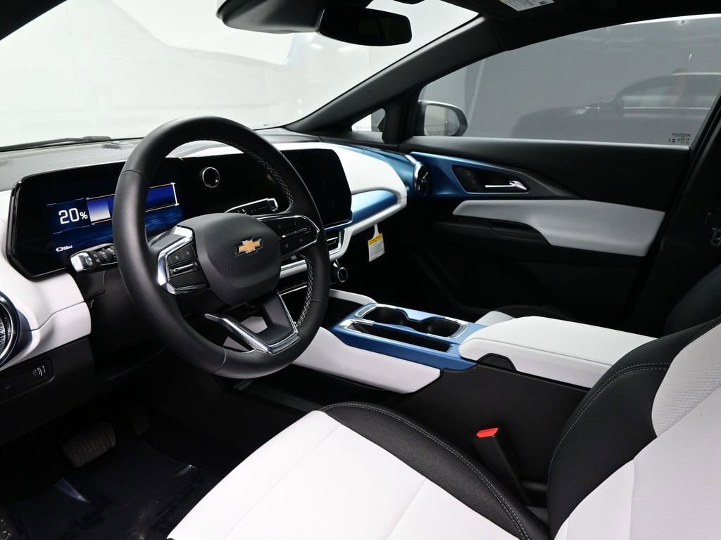 2026 Chevrolet Equinox EV LT 2 photo 6