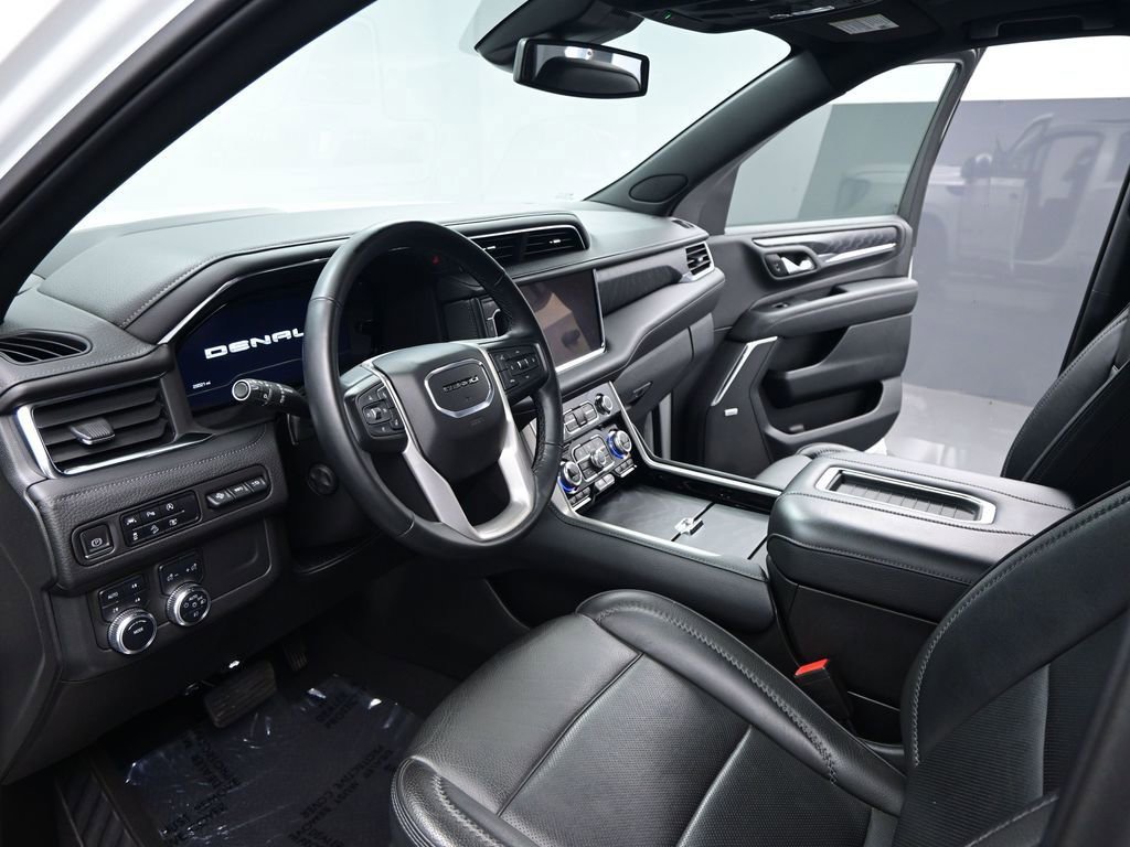 2023 GMC Yukon Denali photo 3