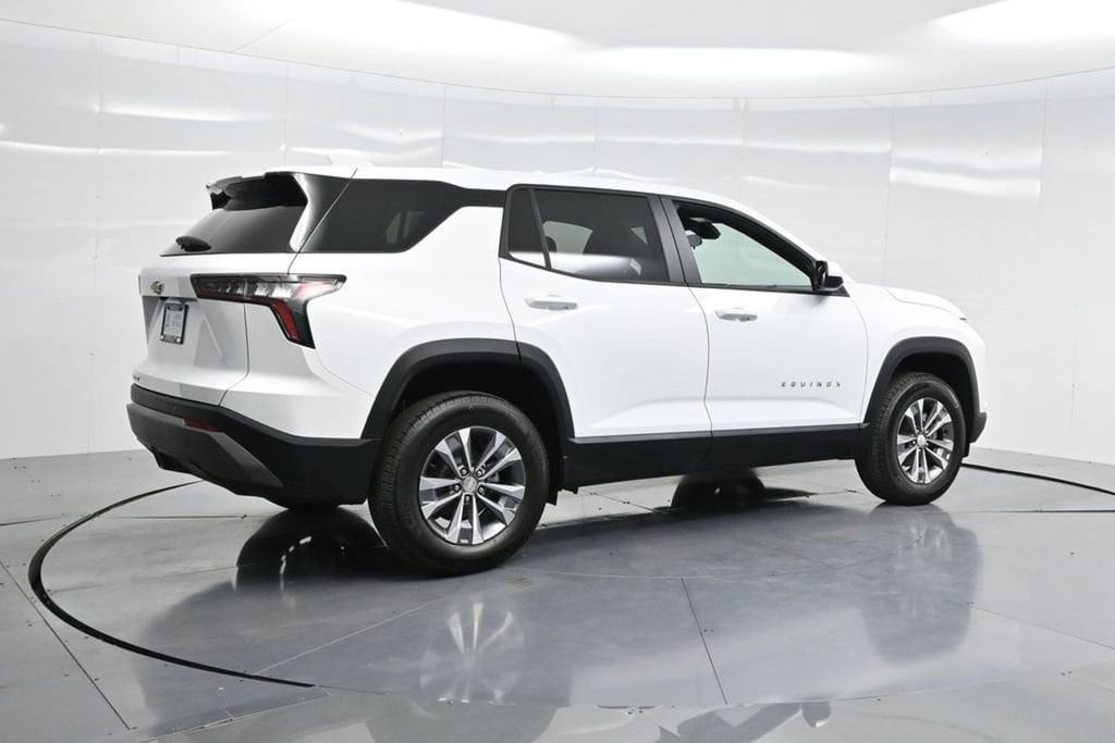 2026 Chevrolet Equinox LT - Photo 31