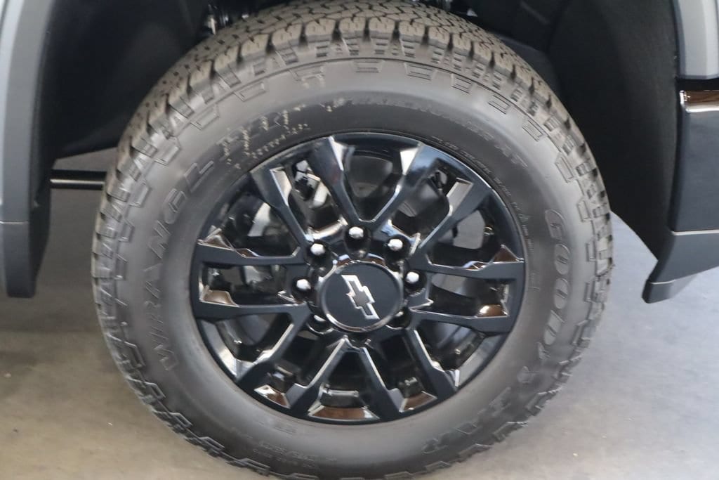 2026 Chevrolet Silverado 2500 HD Custom - Photo 9