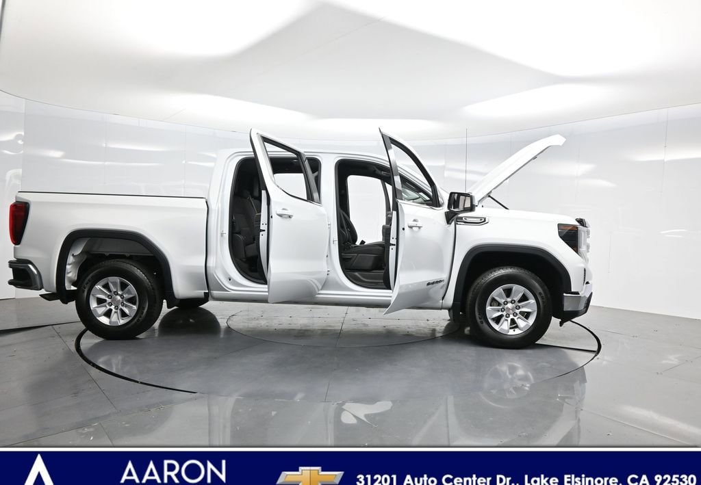 2024 GMC Sierra 1500 SLE photo 2
