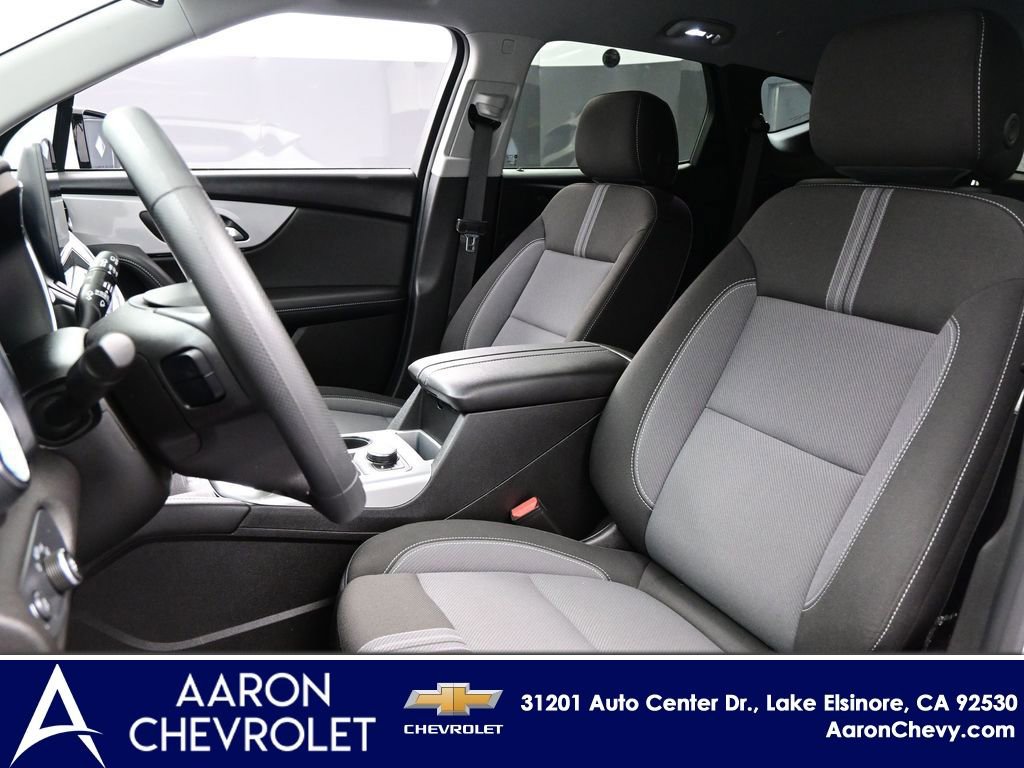 2025 Chevrolet Blazer LT w/2LT photo 3