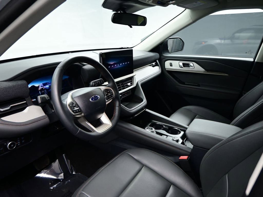 2025 Ford Explorer Active photo 3