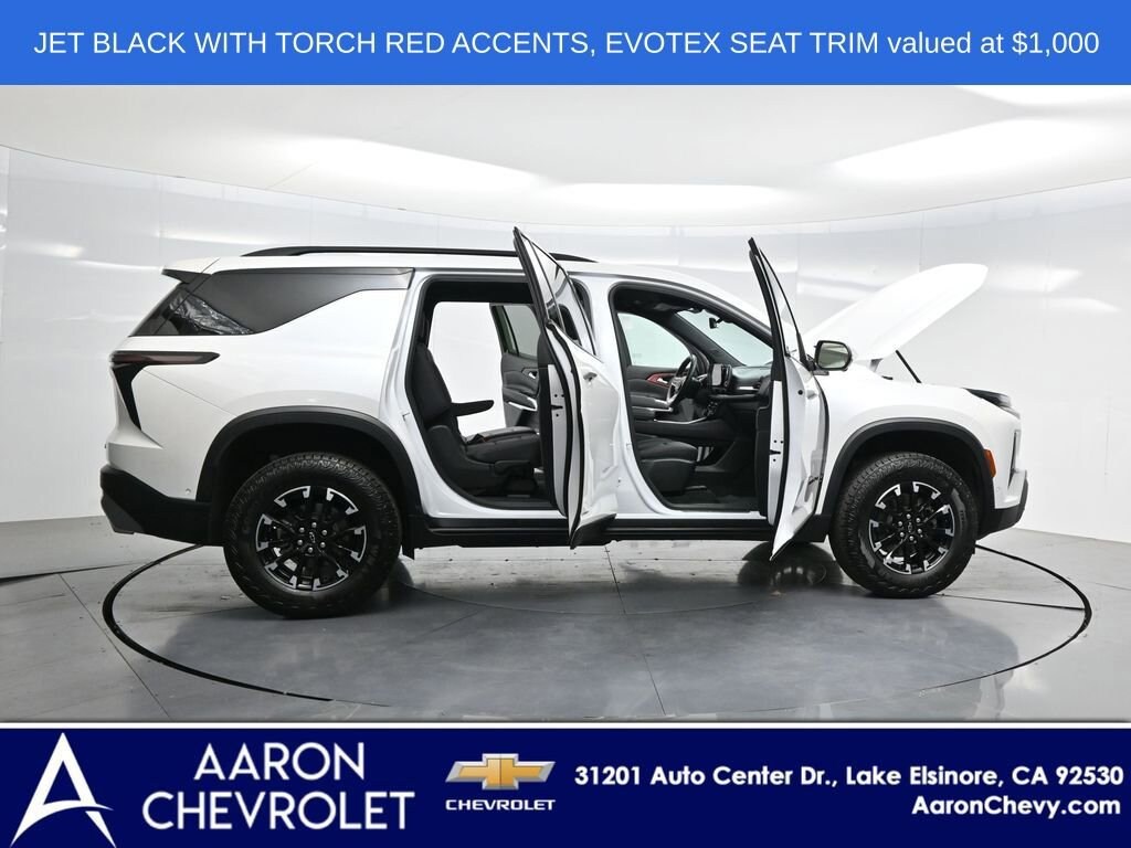 2024 Chevrolet Traverse Z71 photo 2