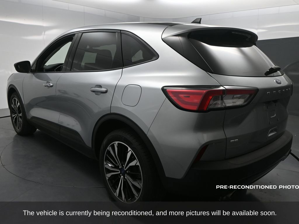 2022 Ford Escape SE photo 3