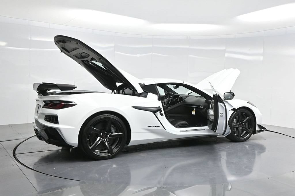 2025 Chevrolet Corvette 3LZ - Photo 4