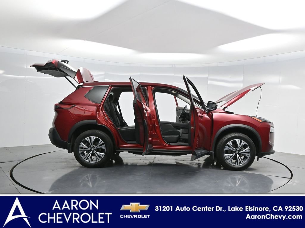 2022 Nissan Rogue SV photo 3