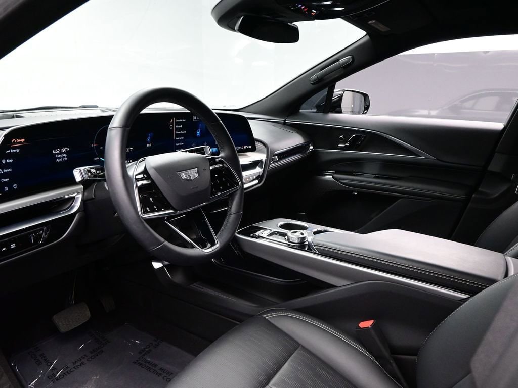 2024 CADILLAC LYRIQ Luxury photo 3