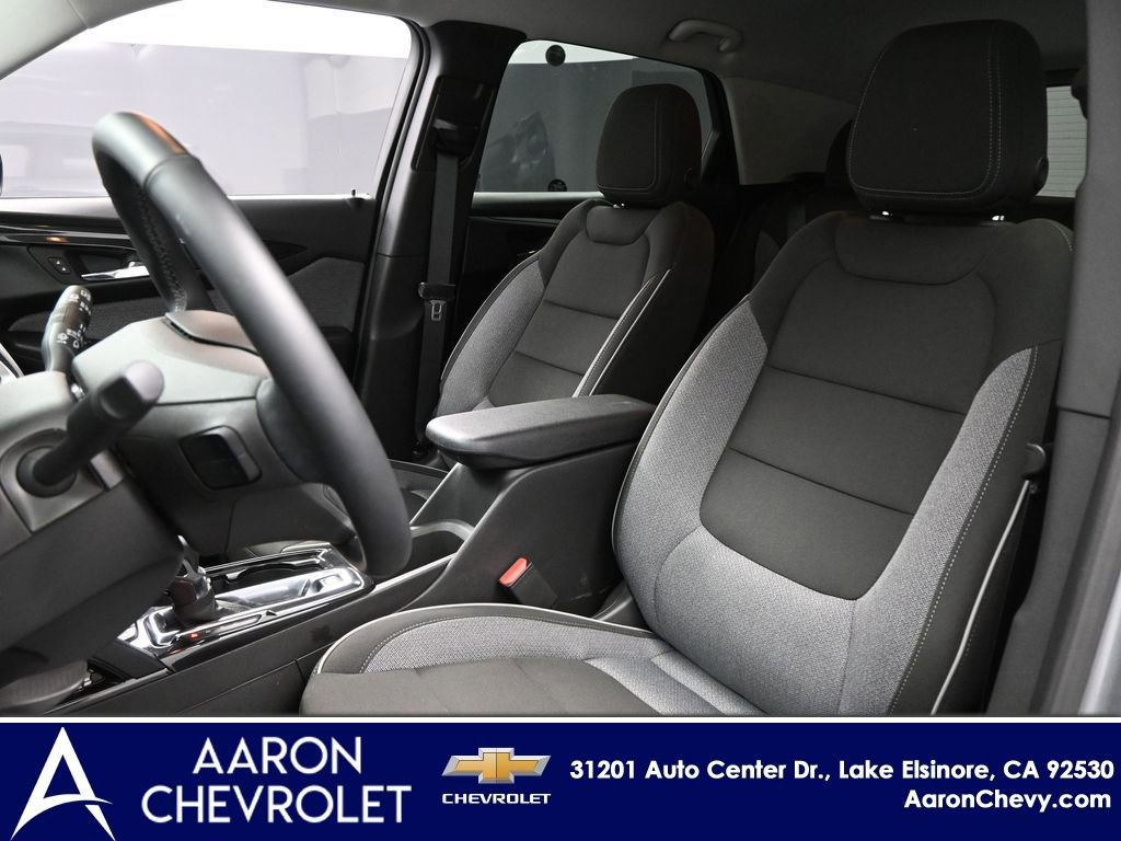 2025 Chevrolet Trailblazer LT photo 3