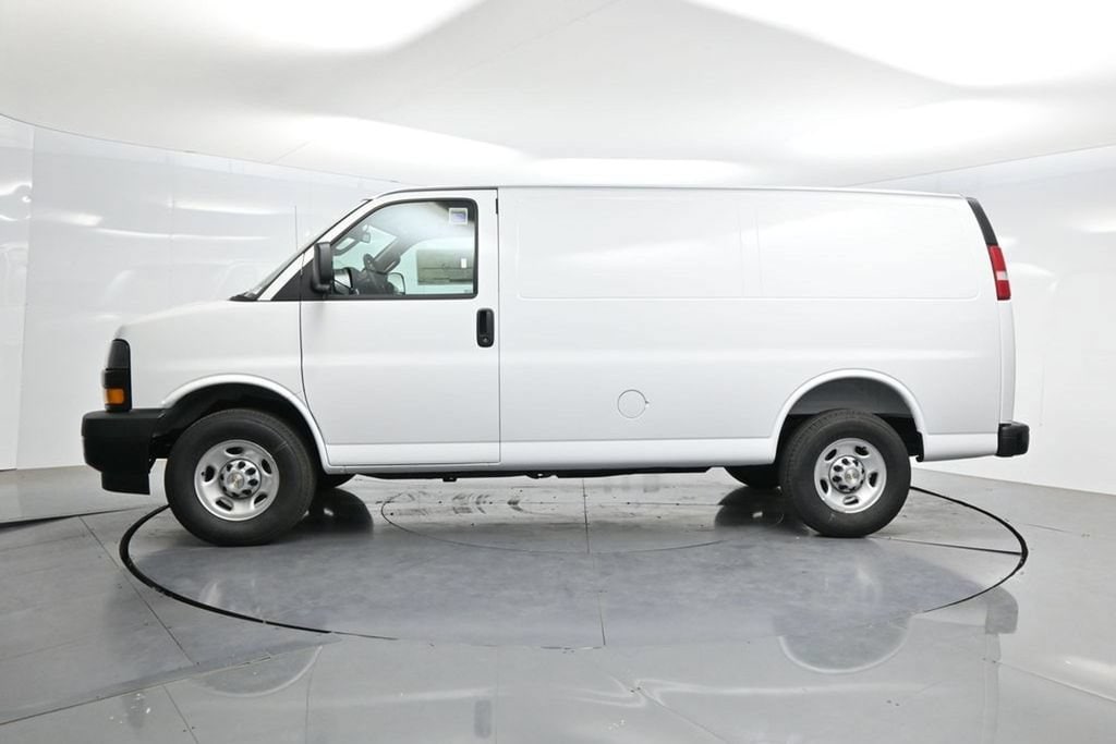 2026 Chevrolet Express Cargo Work Van - Photo 9