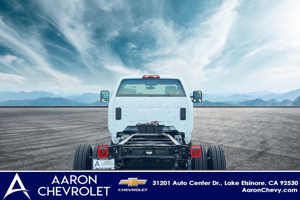 2023 Chevrolet Silverado 5500HD Work Truck photo 2