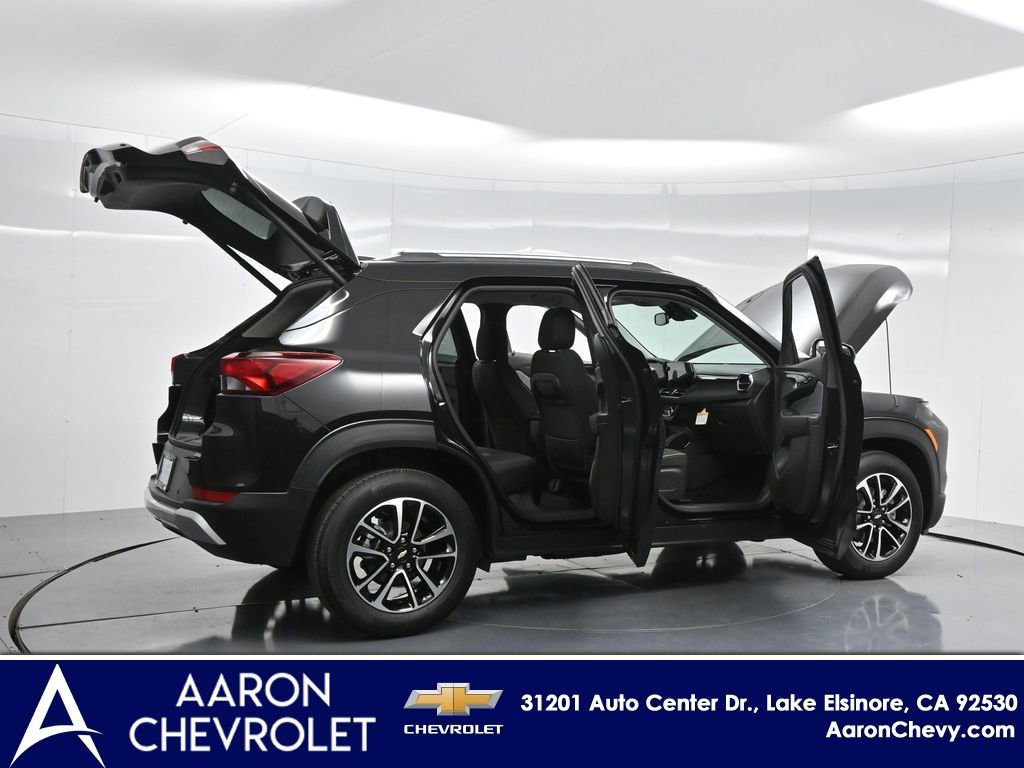 2025 Chevrolet Trailblazer LT photo 3