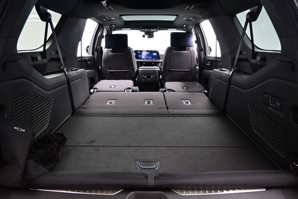 2026 Chevrolet Suburban Premier - Photo 40