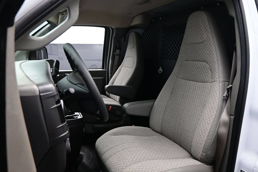 2026 Chevrolet Express Cargo Work Van - Photo 9