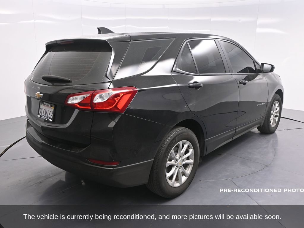2021 Chevrolet Equinox LS photo 2