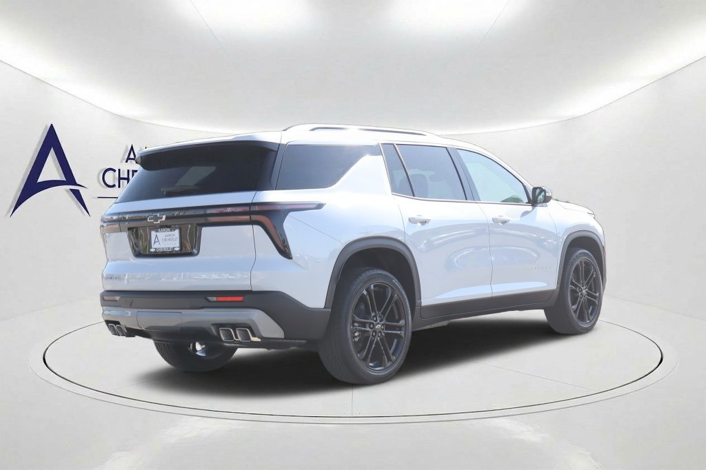 2027 Chevrolet Traverse LT - Photo 4