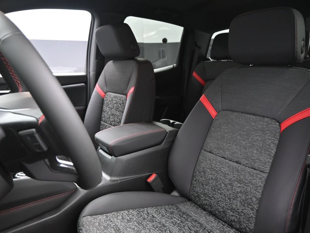 2025 Chevrolet Colorado Z71 - Photo 17
