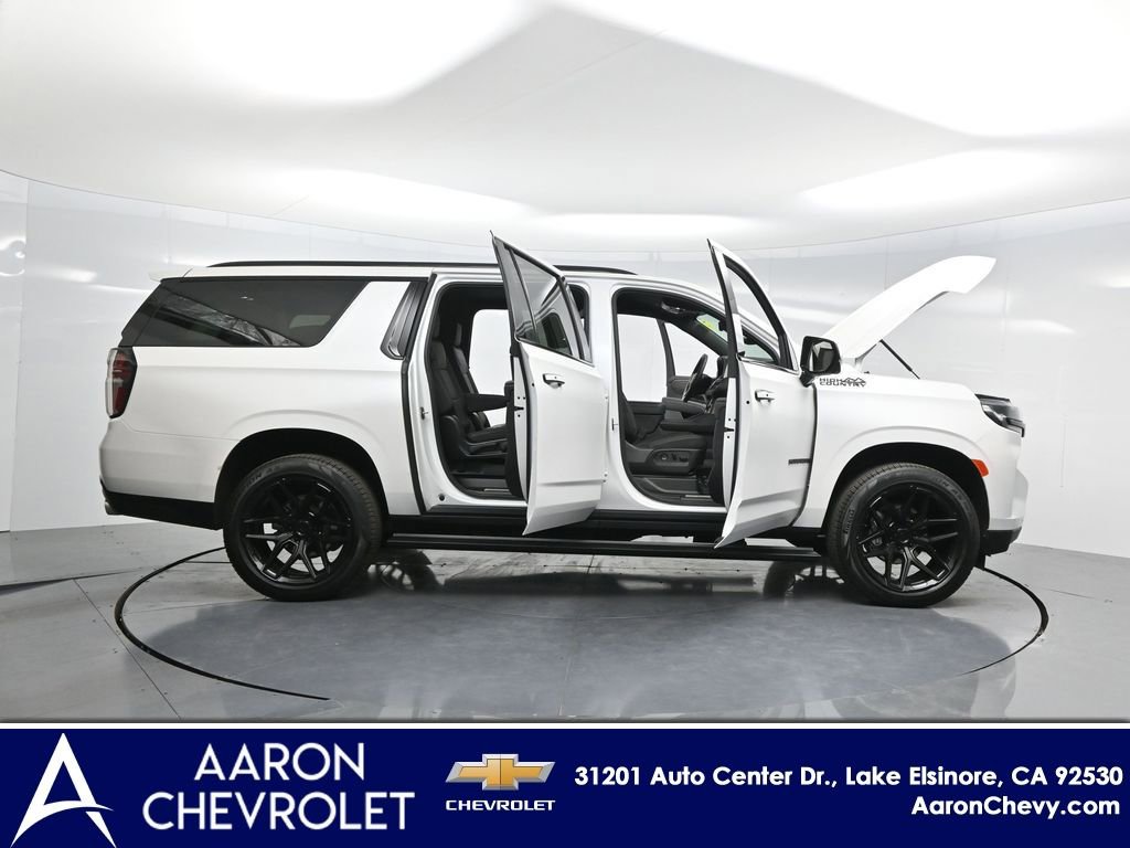 2024 Chevrolet Suburban High Country photo 3