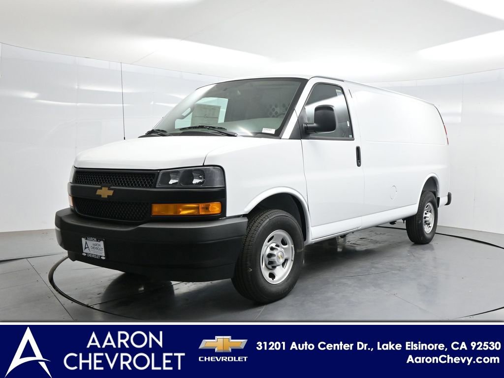 2026 Chevrolet Express 2500 Work Van HD's photo