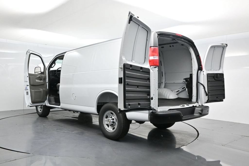 2026 Chevrolet Express Cargo Work Van - Photo 44