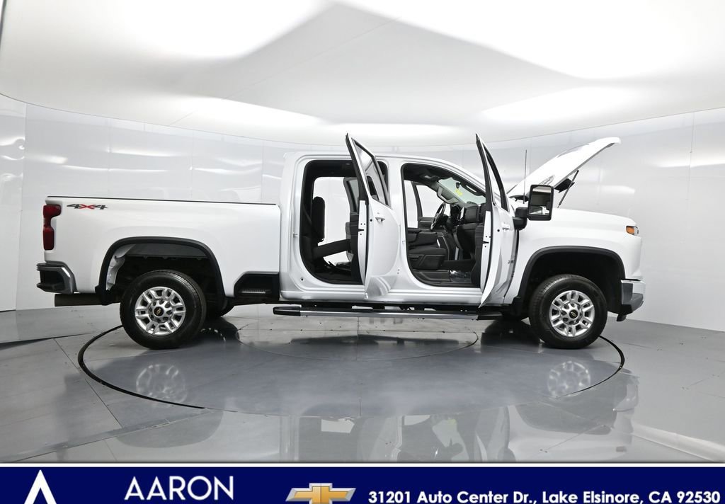 2024 Chevrolet Silverado 2500HD LT photo 3