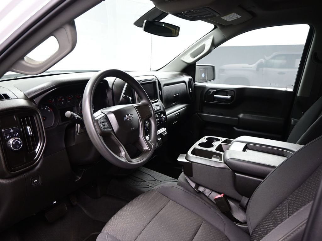 2020 Chevrolet Silverado 1500 Silverado Custom photo 3