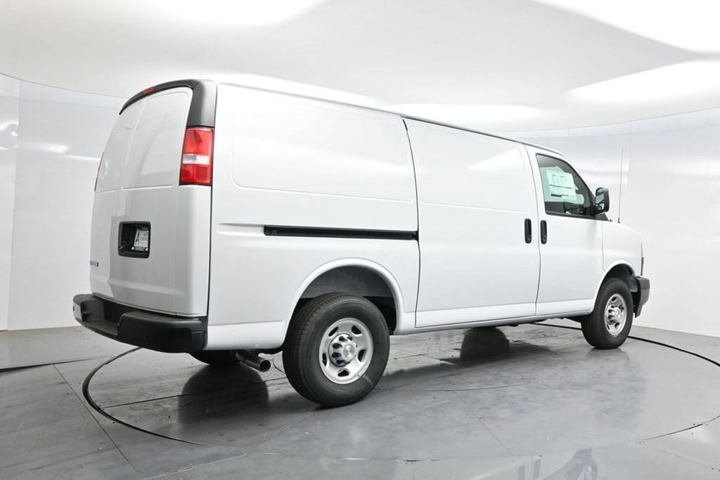2026 Chevrolet Express Cargo Work Van - Photo 42
