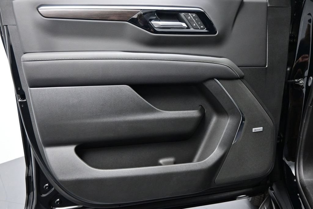 2026 Chevrolet Suburban Premier - Photo 11