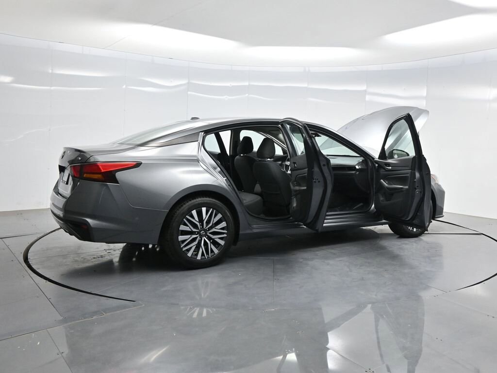 Used 2024 Nissan Altima 2.5 SV Sedan