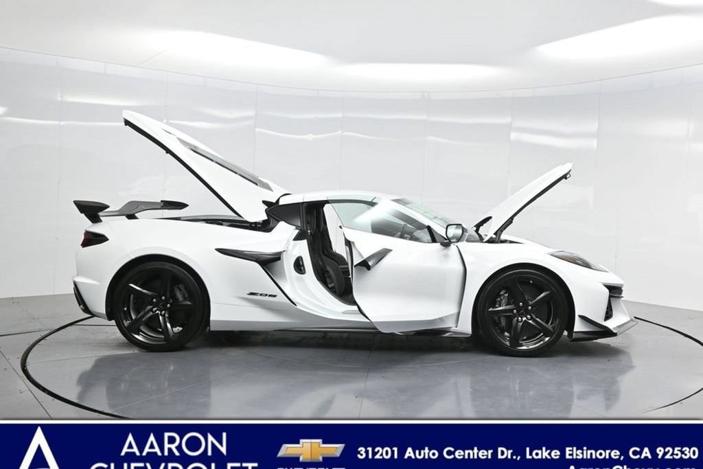 2025 Chevrolet Corvette 3LZ - Photo 3