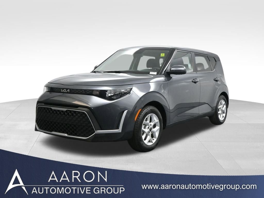 2023 Kia Soul LX's photo