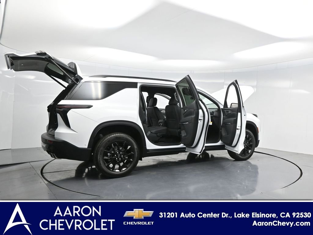 2025 Chevrolet Traverse photo 4