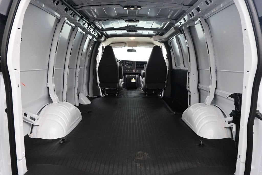 2026 Chevrolet Express Cargo Work Van - Photo 27