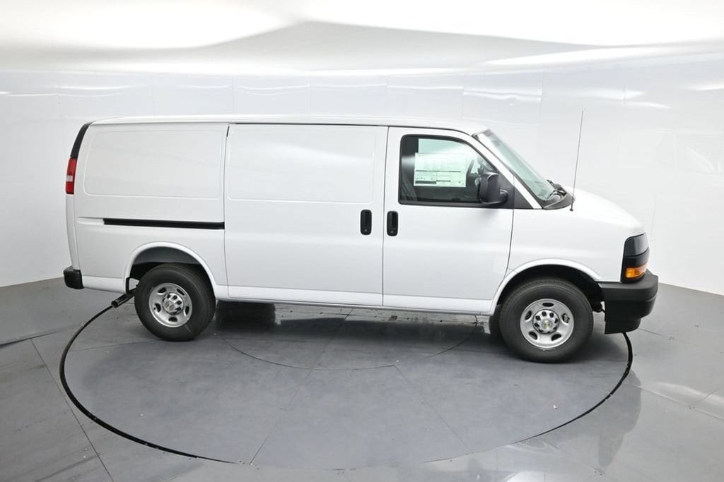 2026 Chevrolet Express Cargo Work Van - Photo 54