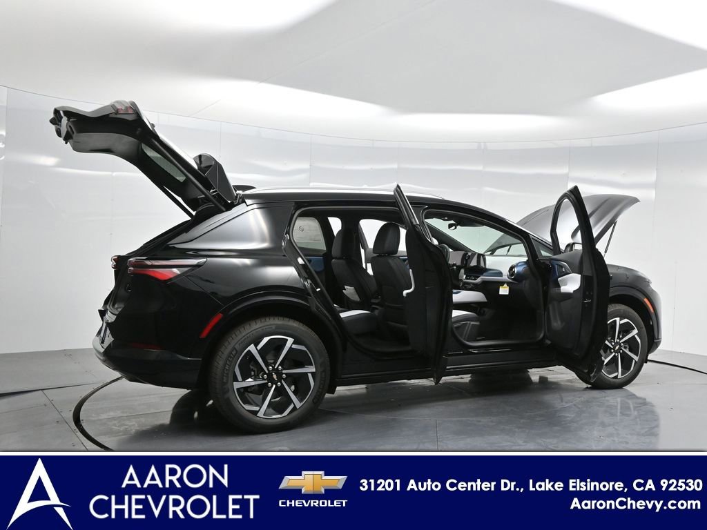 2025 Chevrolet Equinox EV 1LT photo 3