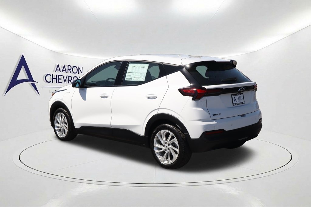2027 Chevrolet Bolt LT - Photo 7