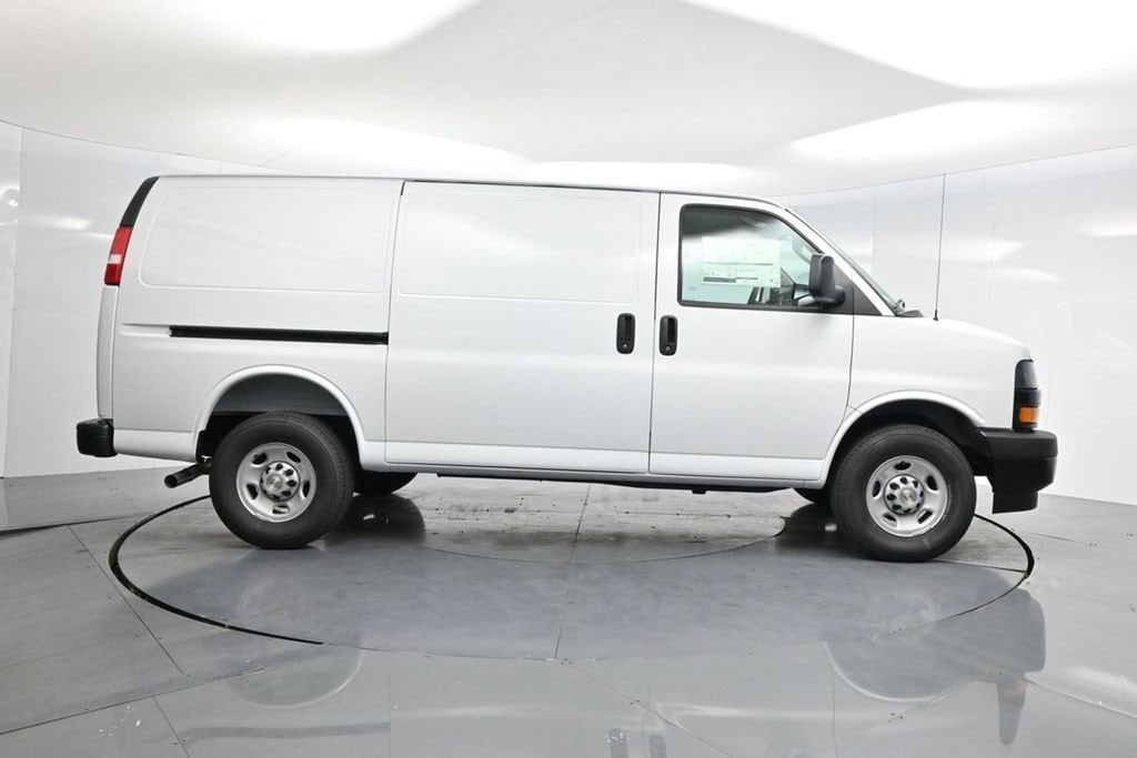 2026 Chevrolet Express Cargo Work Van - Photo 34