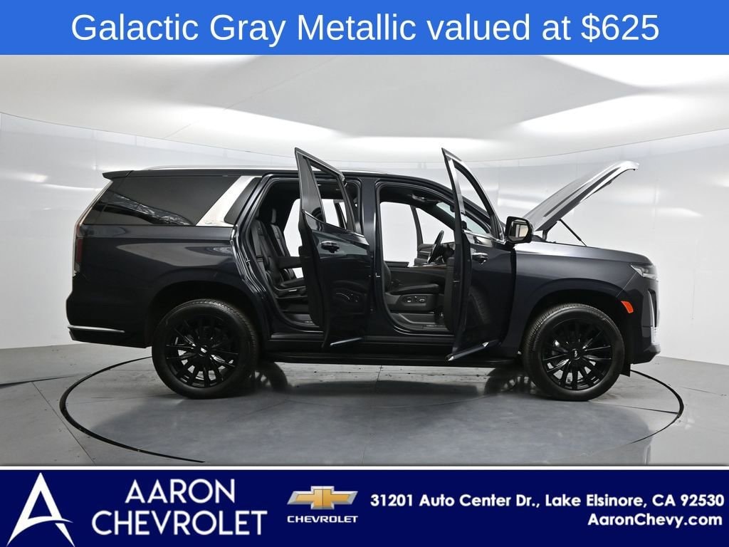 2024 CADILLAC Escalade Luxury photo 2