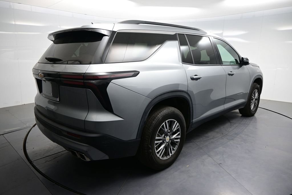 2025 Chevrolet Traverse LT photo 3