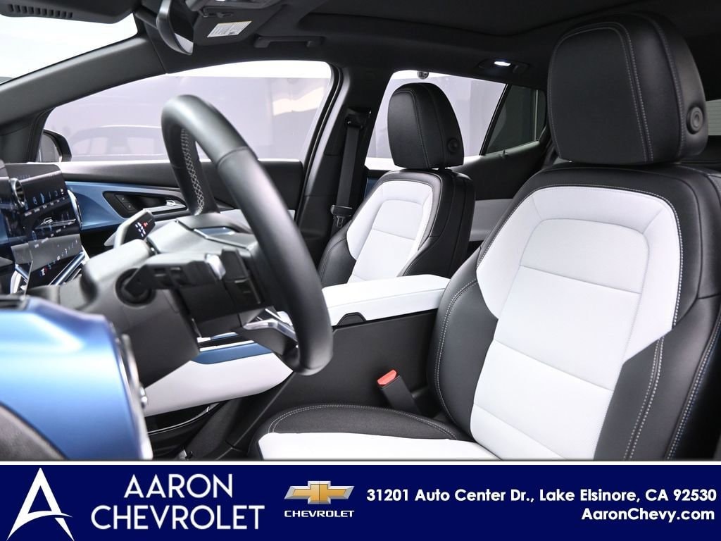 2025 Chevrolet Equinox EV LT photo 6