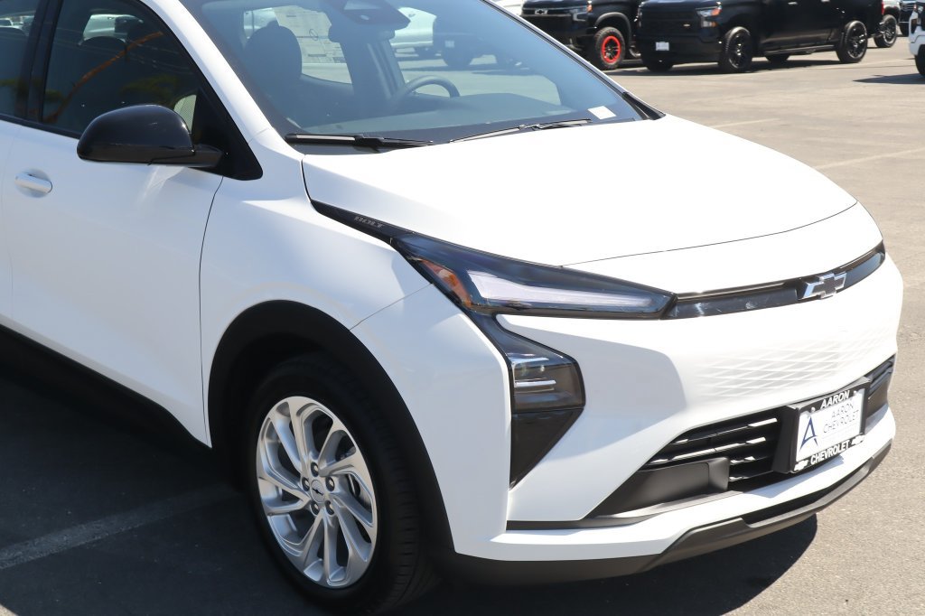 2027 Chevrolet Bolt LT - Photo 9