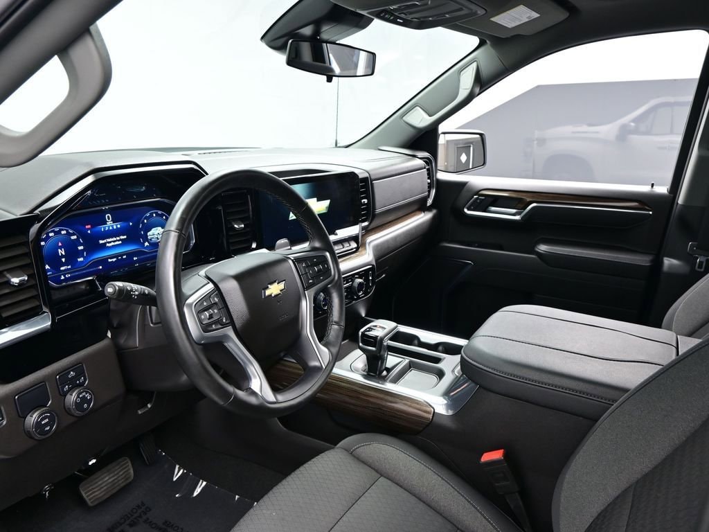 2025 Chevrolet Silverado 1500 LT w/1LT photo 3
