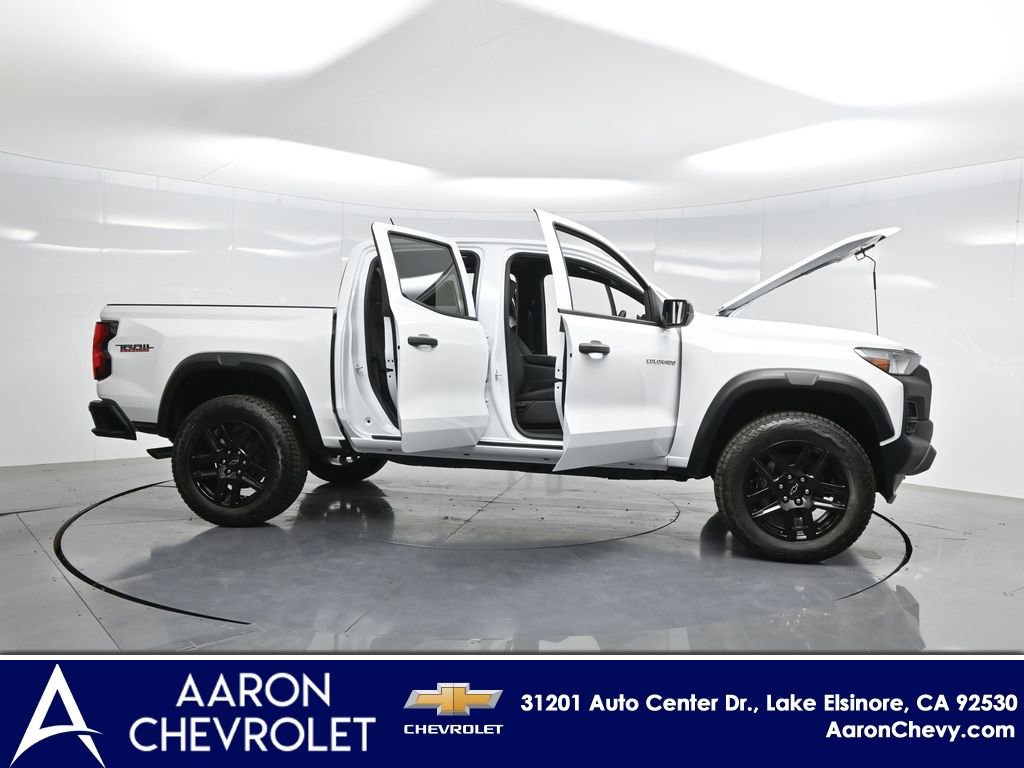 2025 Chevrolet Colorado Trail Boss photo 3