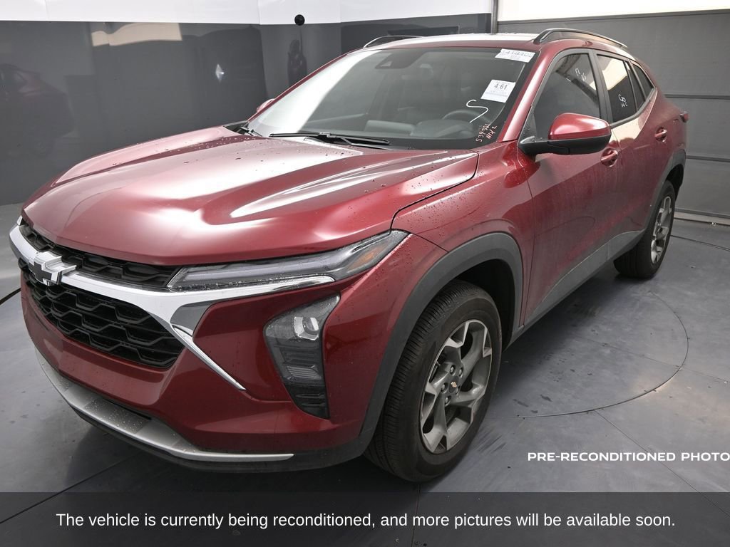 2025 Chevrolet Trax LT photo 3