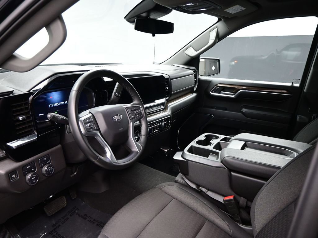 2024 Chevrolet Silverado 1500 RST photo 3