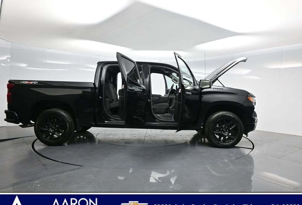 2024 Chevrolet Silverado 1500 Custom photo 2