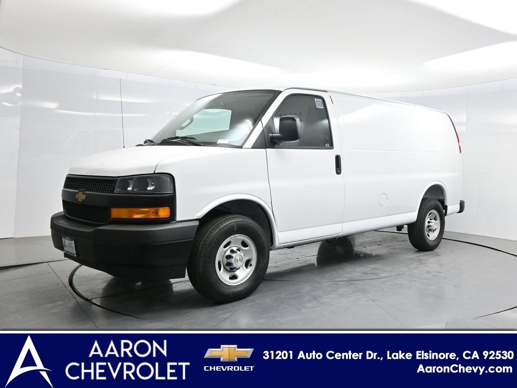 2026 Chevrolet Express 2500 Work Van HD's photo