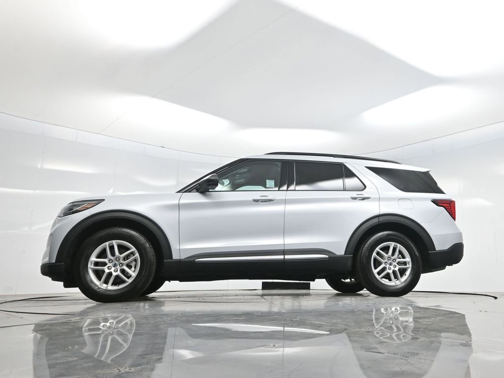 2025 Ford Explorer Active photo 6