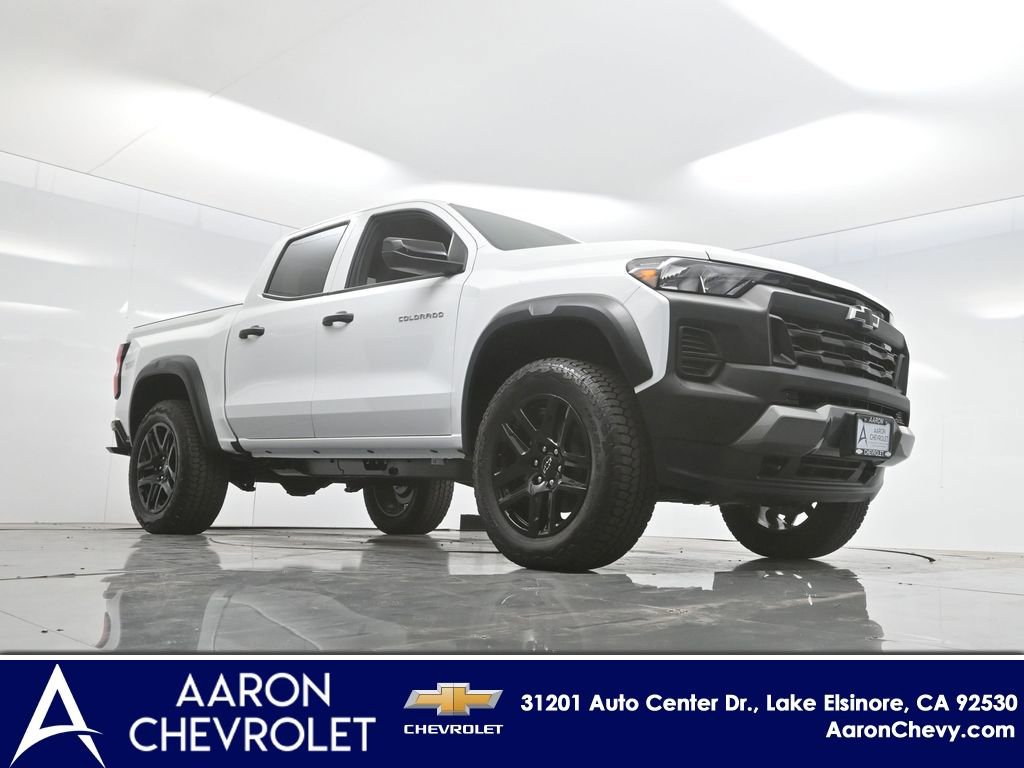 2025 Chevrolet Colorado Trail Boss photo 2